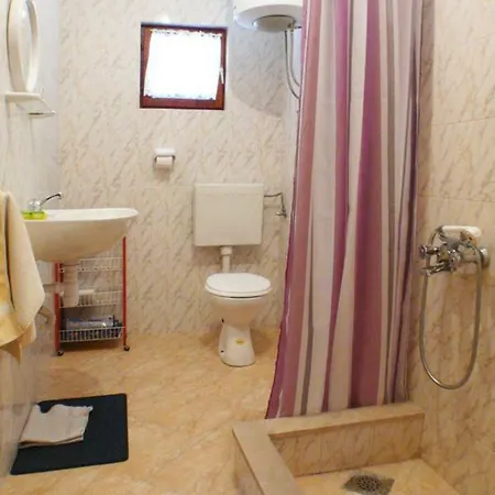 Near The Sea Marinovic Daire *